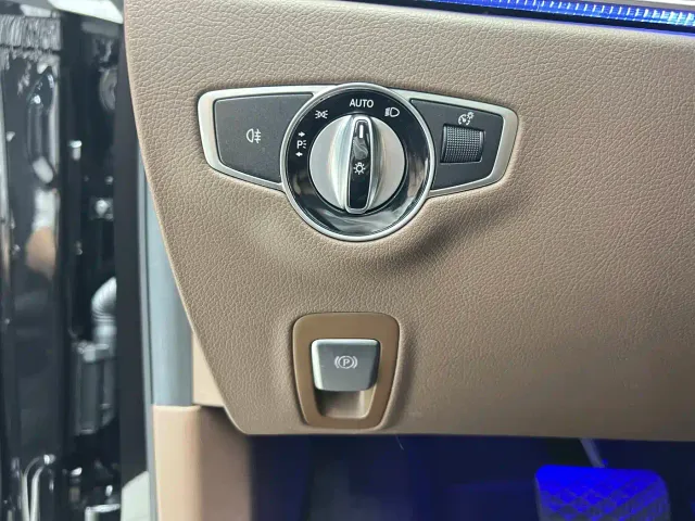 Mercedes-Benz E-Class — Фото автомобиля 13