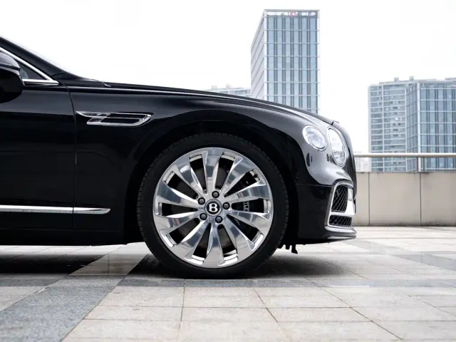 Bentley Flying Spur — Фото автомобиля 22