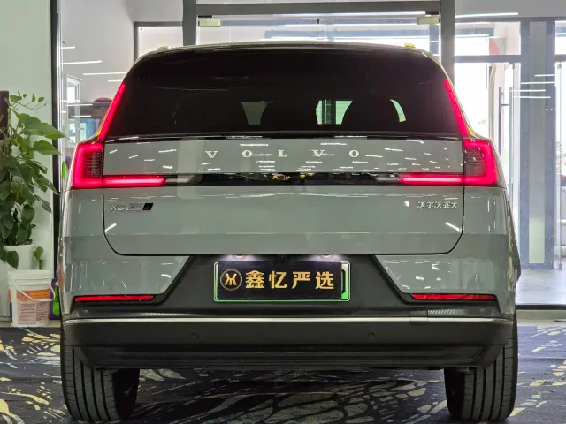 Volvo XC70 Plug-in Hybrid — Фото автомобиля 10