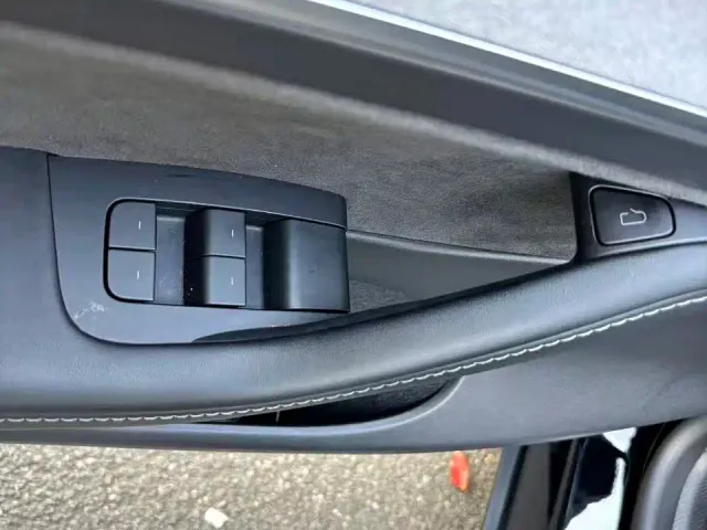Tesla Model Y — Фото автомобиля 29