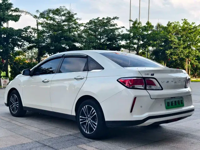 Venucia D60 EV — Фото автомобиля 5