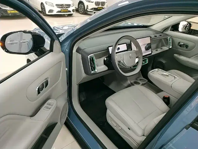 Leapmotor B10 — Фото автомобиля 15
