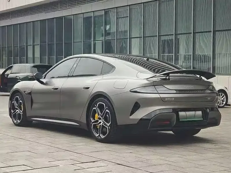 Xiaomi Auto Xiaomi SU7 2024 AWD Max Founder's Edition — Фото автомобиля 6