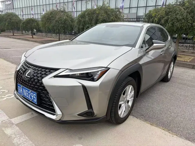 Фотография автомобиля — Lexus UX
