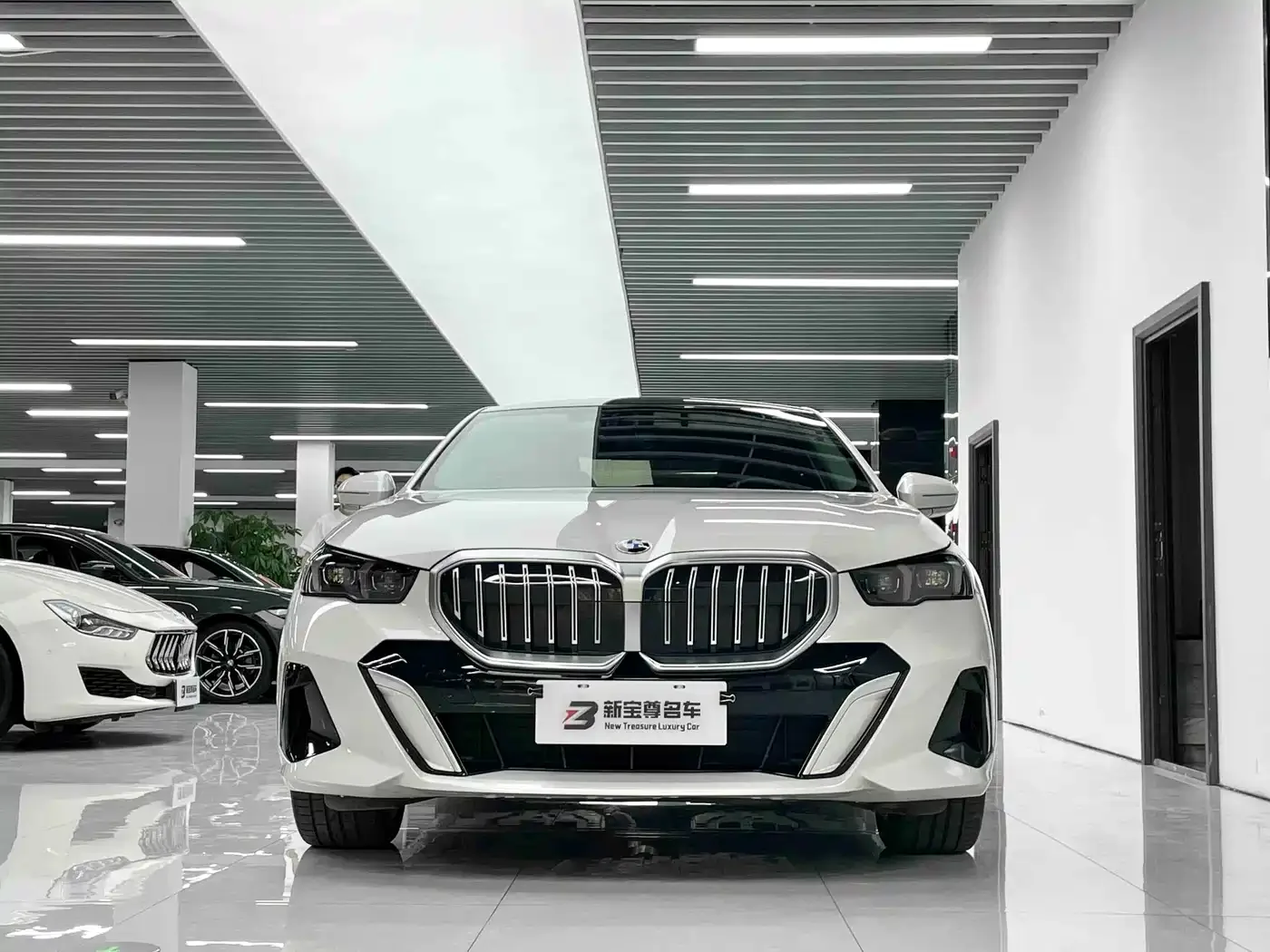 BMW BMW 5 Series 2025 525Li M Sport Package — Фото автомобиля 2