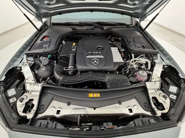 Mercedes-Benz E-Class — Фото автомобиля 12