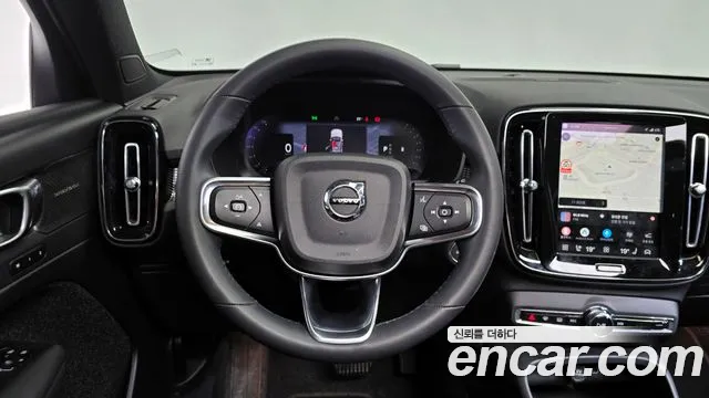Вольво XC40 B4 Black Edition — Фото автомобиля 12