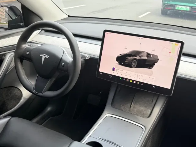 Tesla Model Y — Фото автомобиля 8