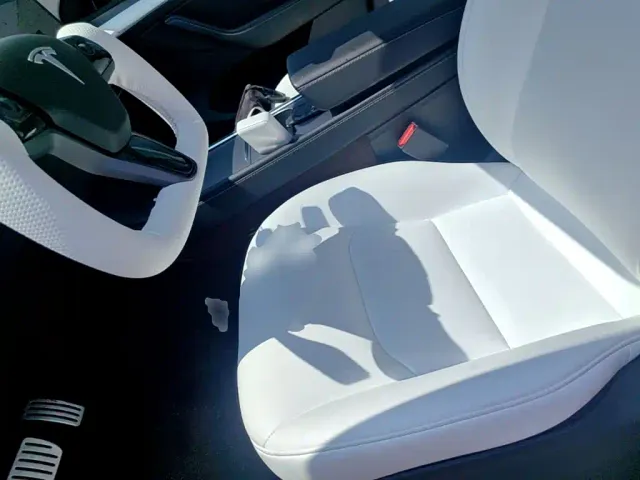 Tesla Model Y — Фото автомобиля 14