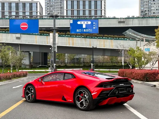 Lamborghini Huracan — Фото автомобиля 9