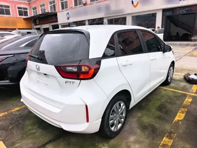 Honda Fit — Фото автомобиля 6