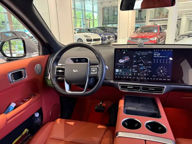 Li Auto L8 — Фото автомобиля 16