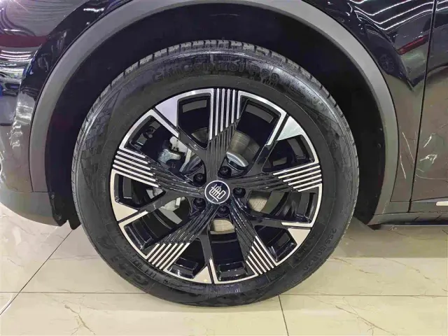 BYD Tang — Фото автомобиля 14