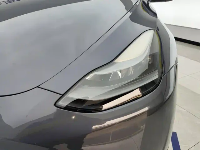 Tesla Model Y — Фото автомобиля 5
