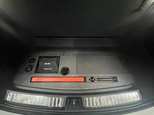 Li Auto L7 — Фото автомобиля 16