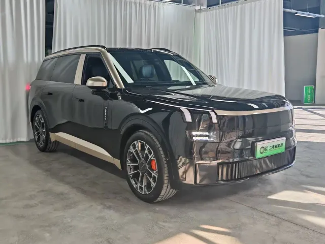 Lynk & Co 900 — Фото автомобиля 3