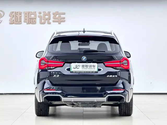 BMW iX3 — Фото автомобиля 3