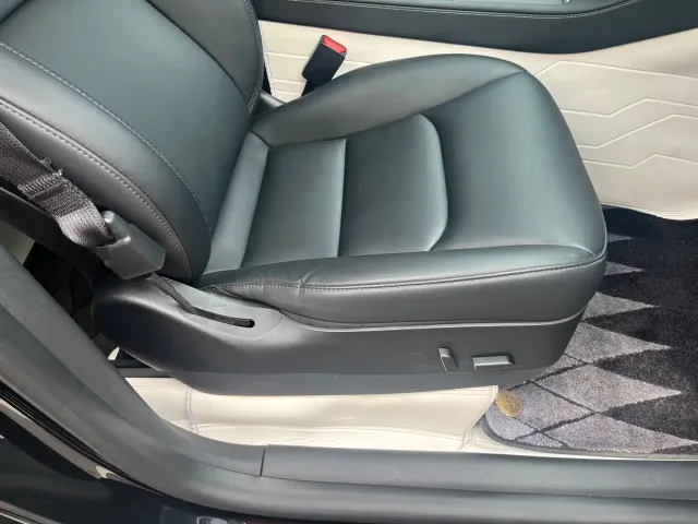Tesla Model Y — Фото автомобиля 11