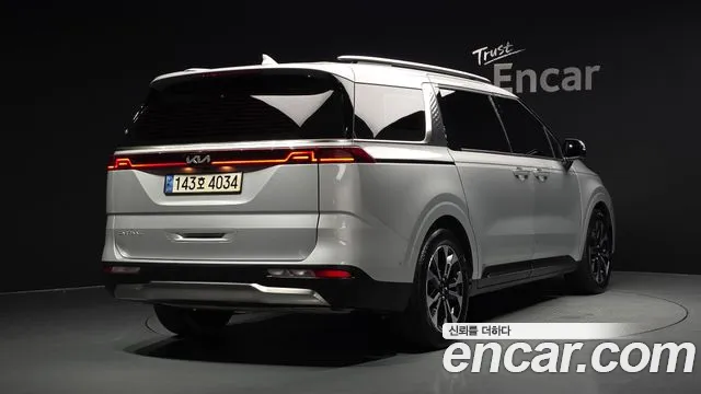 Kia Carnival Generation 4 — Фото автомобиля 2
