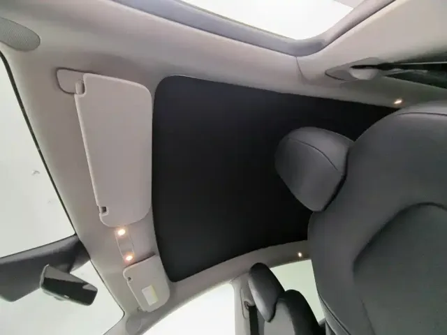 Tesla Model Y — Фото автомобиля 14
