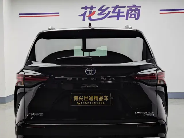 Toyota Sienna — Фото автомобиля 30