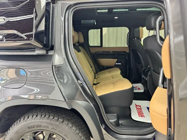 Land Rover Defender — Фото автомобиля 17