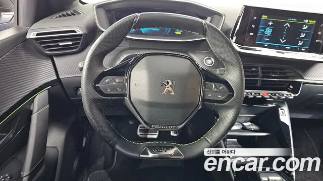 Peugeot 208 — Фото автомобиля 12