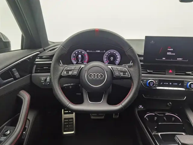 Audi A4L — Фото автомобиля 11