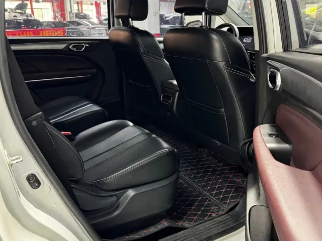GAC Trumpchi M6 — Фото автомобиля 10