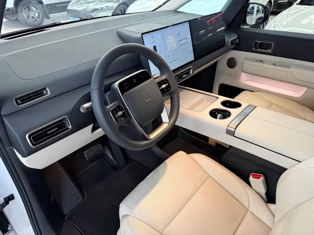 Li Auto MEGA — Фото автомобиля 11