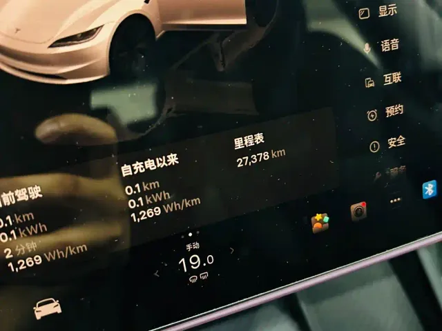 Tesla Model 3 — Фото автомобиля 10