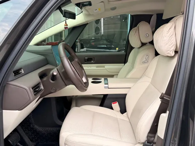 Li Auto MEGA — Фото автомобиля 9