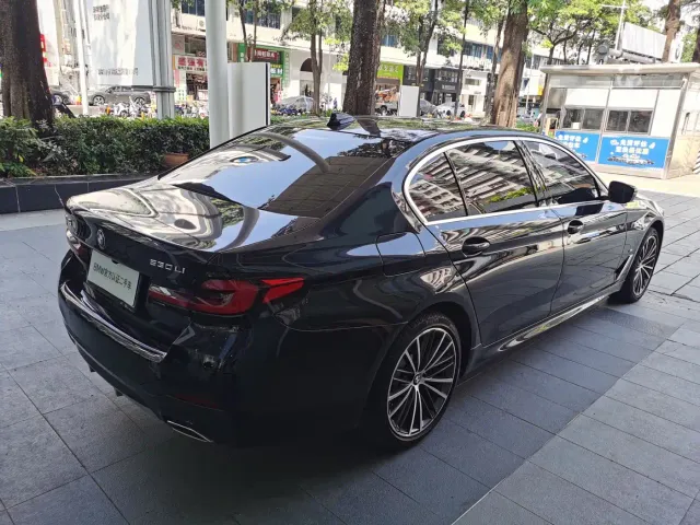 BMW 5 Series — Фото автомобиля 5