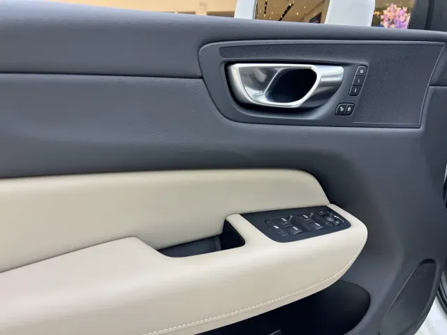 Volvo XC60 — Фото автомобиля 10