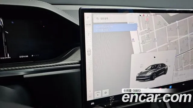 Tesla Model S — Фото автомобиля 12