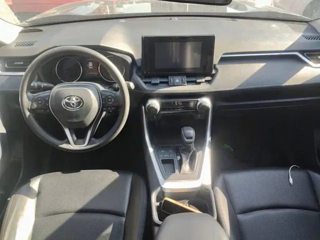 Toyota RAV4 — Фото автомобиля 9