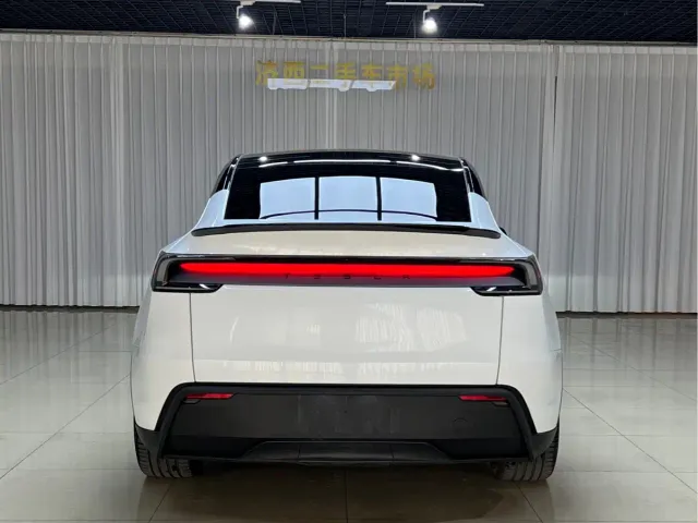 Tesla Model Y — Фото автомобиля 5