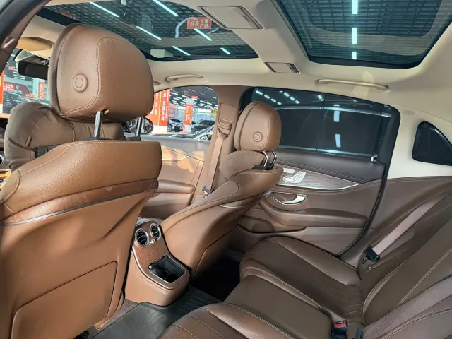 Mercedes-Benz E-Class — Фото автомобиля 8