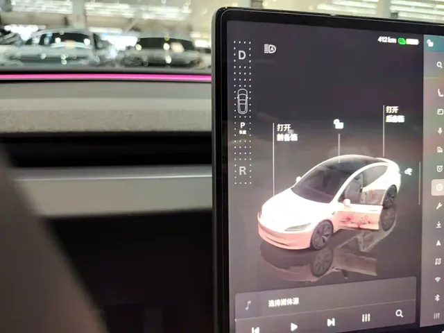 Tesla Model 3 — Фото автомобиля 13