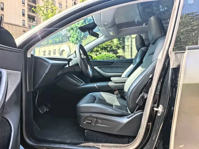 Tesla Model Y — Фото автомобиля 8