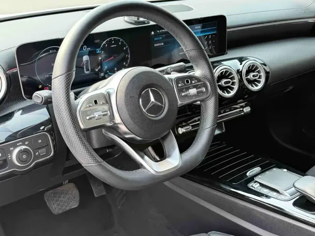 Mercedes-Benz A-Class — Фото автомобиля 3