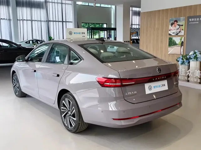 Volkswagen Lavida — Фото автомобиля 18
