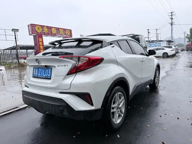 Toyota C-HR — Фото автомобиля 4