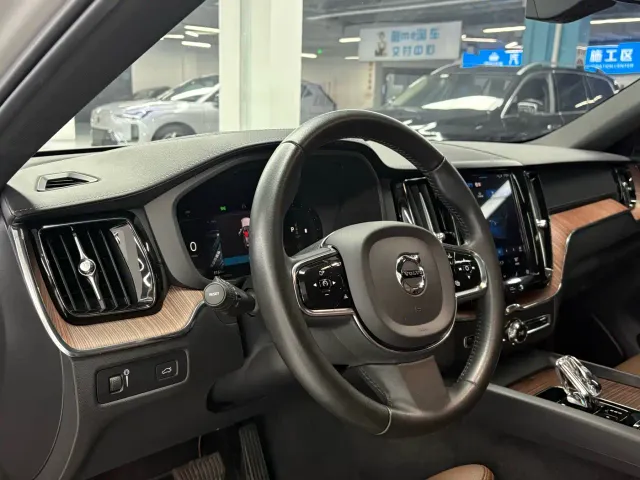 Volvo Volvo XC60 2022 B5 AWD Inscription — Фото автомобиля 6