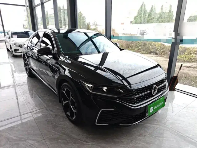 Volkswagen Passat — Фото автомобиля 3