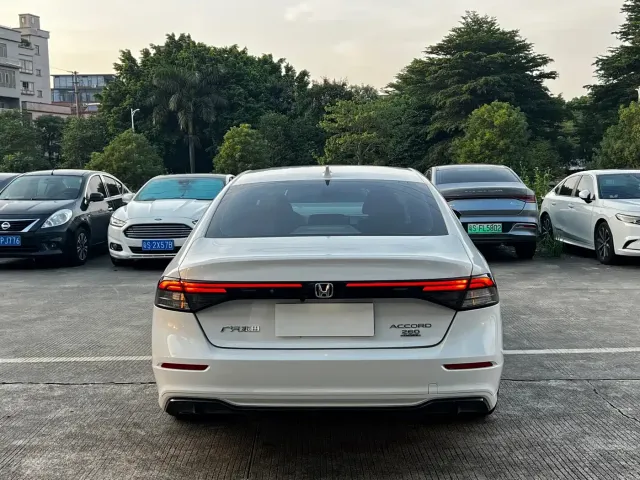 Honda Accord — Фото автомобиля 8
