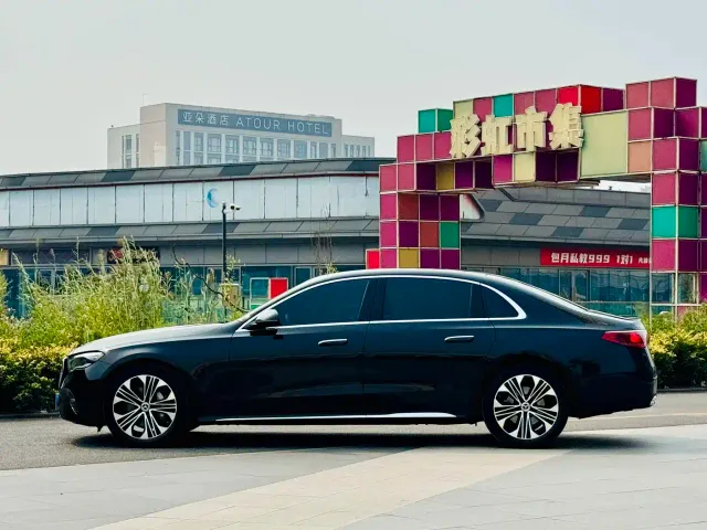 Mercedes-Benz E-Class — Фото автомобиля 5