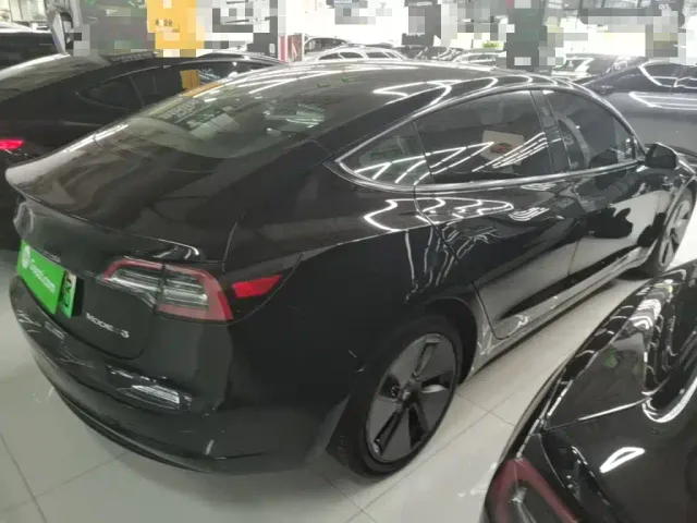 Tesla Model 3 — Фото автомобиля 6