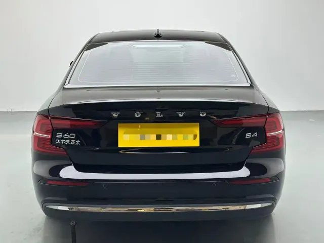 Volvo S60 — Фото автомобиля 8