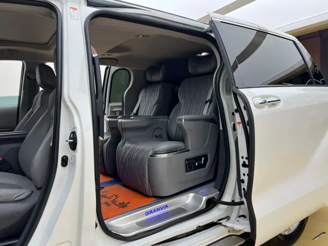 Toyota Granvia — Фото автомобиля 12